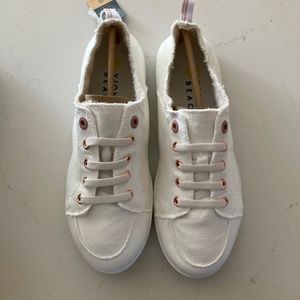 NWT Vionic Pismo Cream 8.5 (in box)